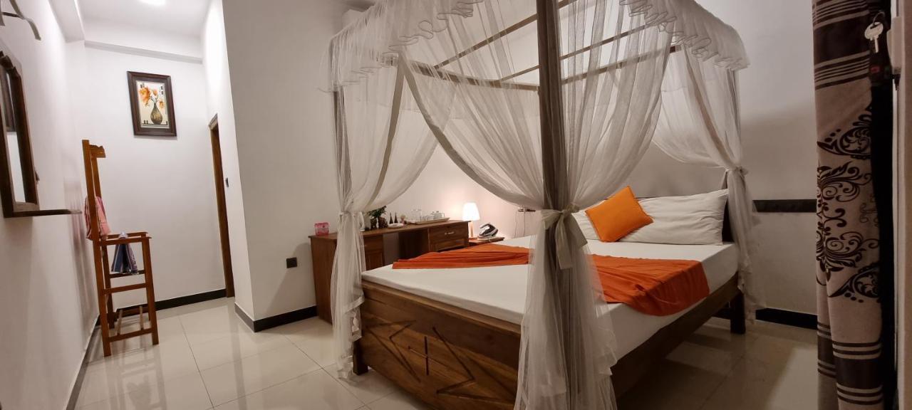 Bed and Breakfast Maduranga N Guest Мірісса Екстер'єр фото