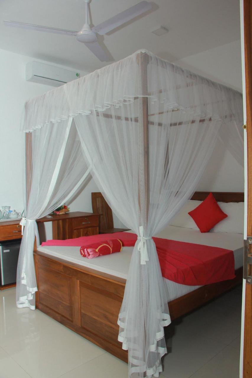 Bed and Breakfast Maduranga N Guest Мірісса Екстер'єр фото