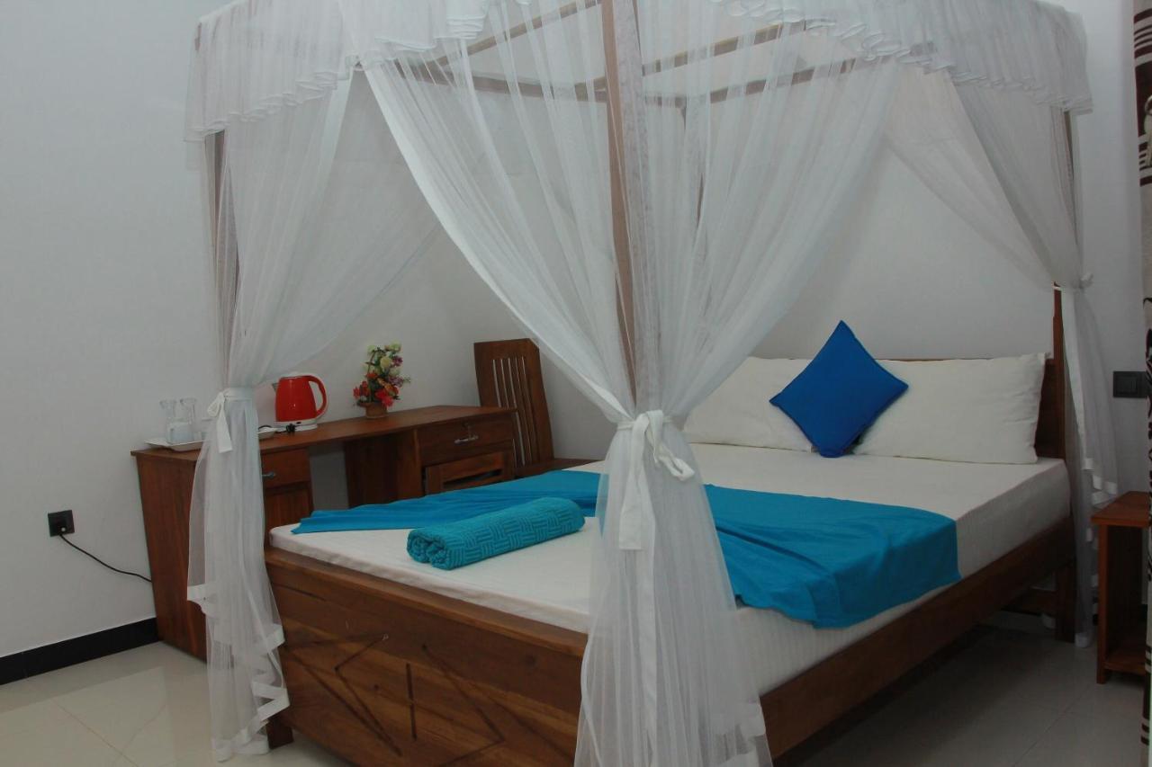 Bed and Breakfast Maduranga N Guest Мірісса Екстер'єр фото